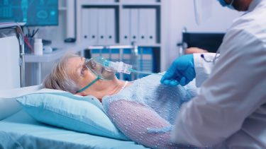 woman on ventilator due to severe COVID-19 symptoms